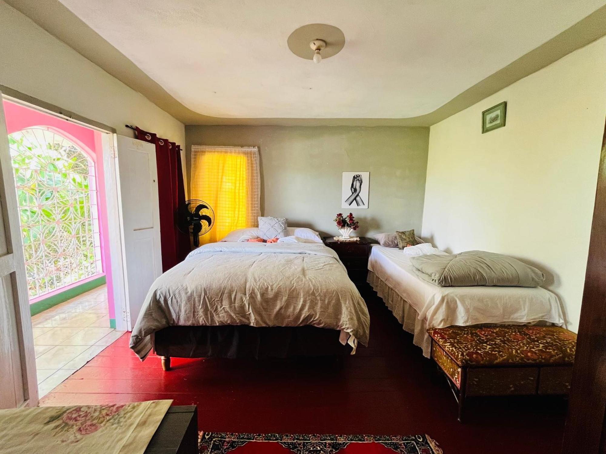 Nine Miles Cultural Hangouts And Tours Stepney Esterno foto