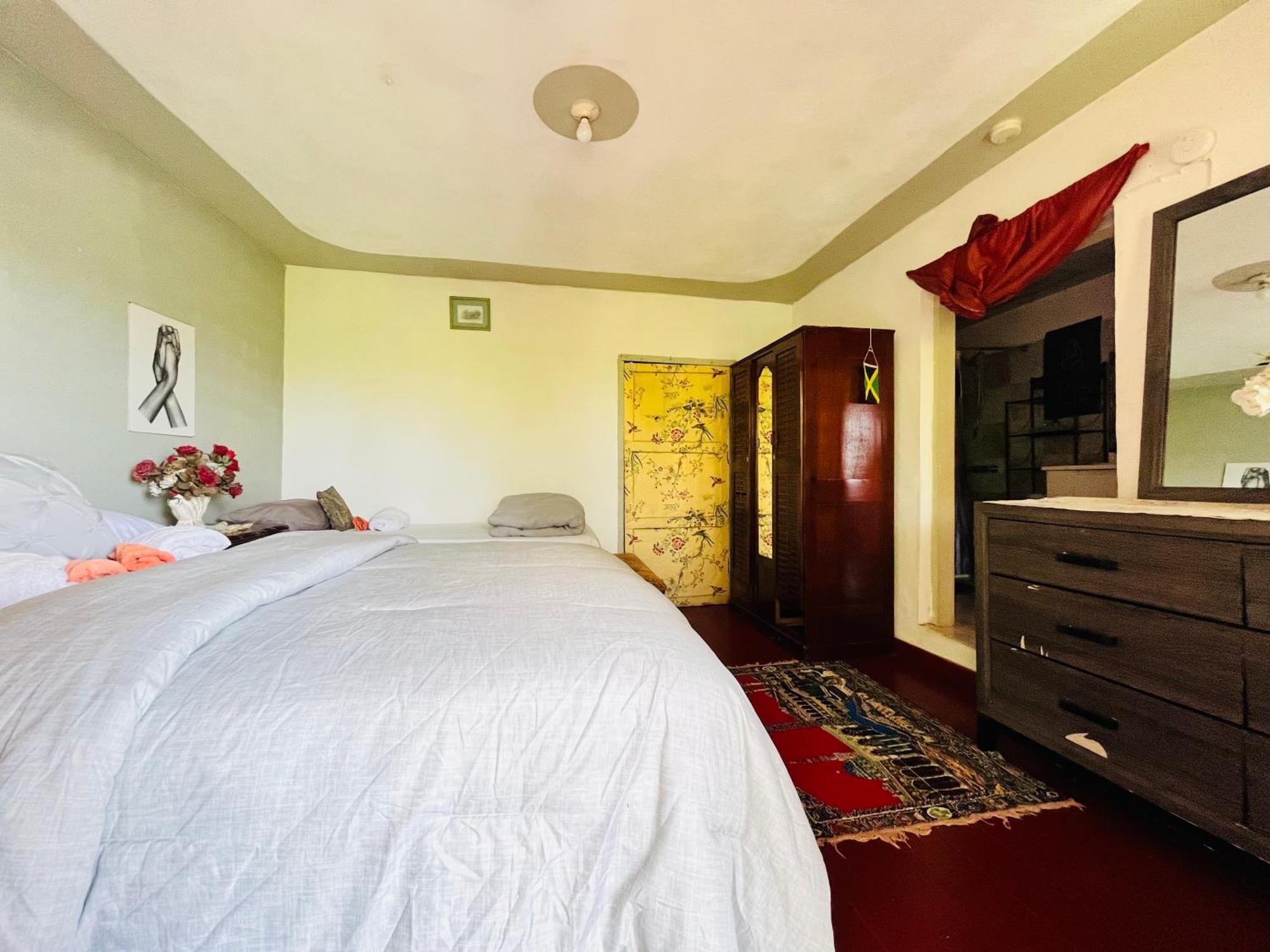 Nine Miles Cultural Hangouts And Tours Stepney Esterno foto